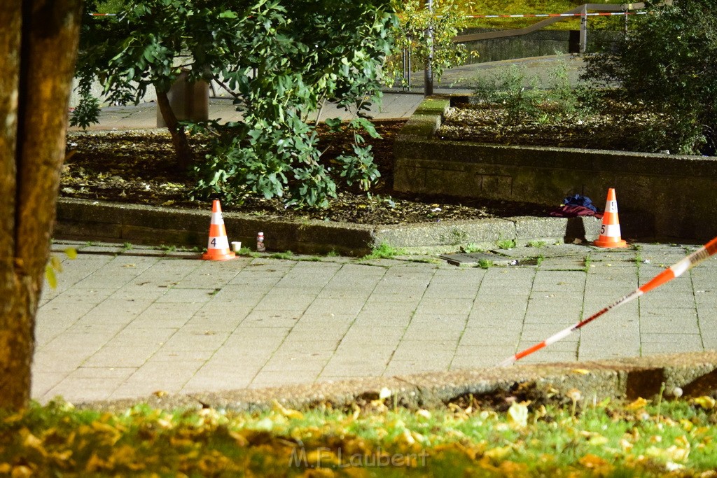 Einsatz BF Messerstecherei Koeln Neustadt Nord Eberplatz Platzmitte P119.JPG - Miklos Laubert